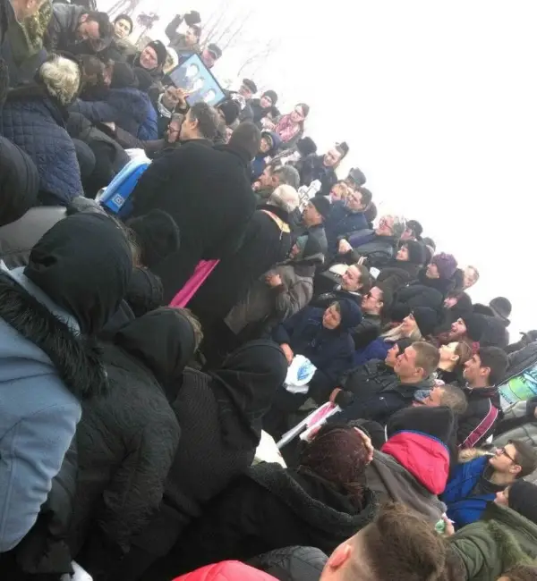 Foto FOTO. Cei trei tineri din aceeaşi familie, care au murit în accidentul din Olanda, au fost conduşi pe ultimul drum