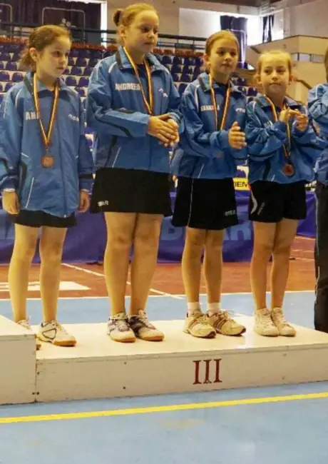 Foto FOTO. Echipa de tenis de masă de la CSS Slatina, medalie de bronz la Campionatul Naţional de Junioare III