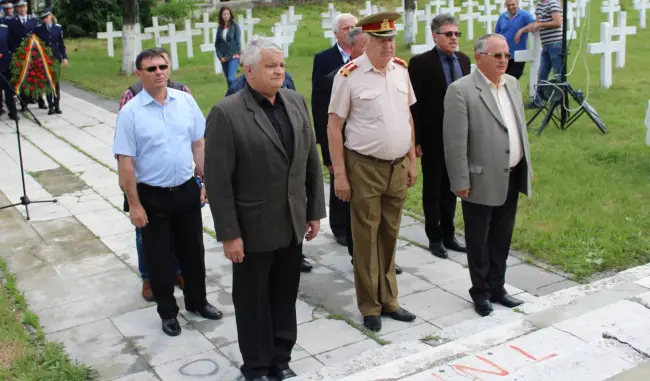 Foto FOTO. Ziua Eroilor, marcată la Slatina de autorităţi şi veterani