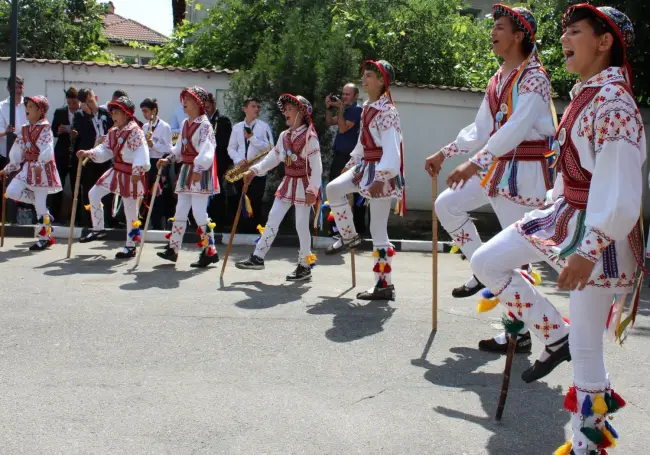 Foto FOTO&VIDEO. „Căluşul Românesc”, la ediţie jubiliară. Slatina, împânzită de copii şi tineri dansatori şi instrumentişti