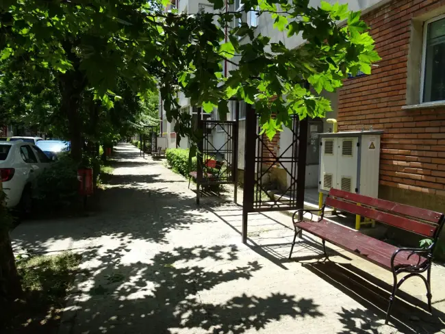 Foto FOTO. Mobilier urban şi pergole noi, pe strada Teiului din Slatina