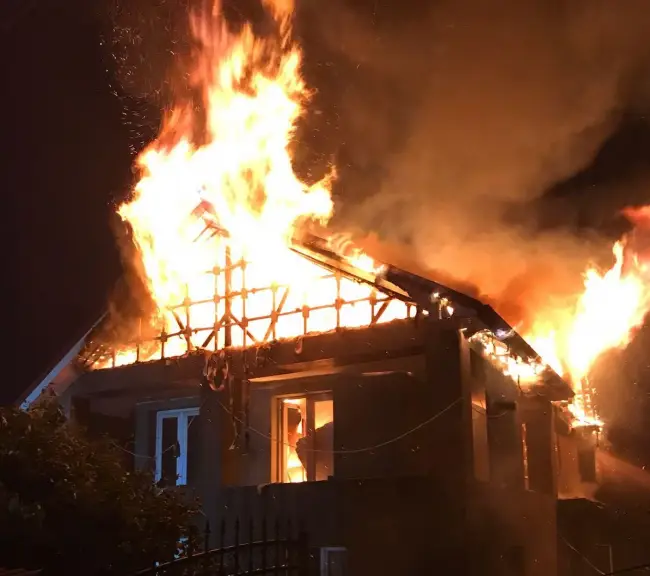 Foto FOTO&VIDEO. Vilă din Coteana, distrusă de un incendiu. Focul a izbucnit de la un scurtcircuit produs la un frigider