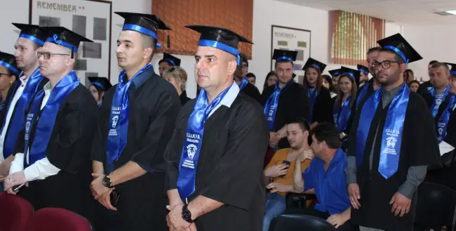 Foto Ceremonie festivă pentru o nouă promoţie de absolvenţi ai USAMV Slatina. 63 de specialişti în agricultură au finalizat cursurile facultăţii