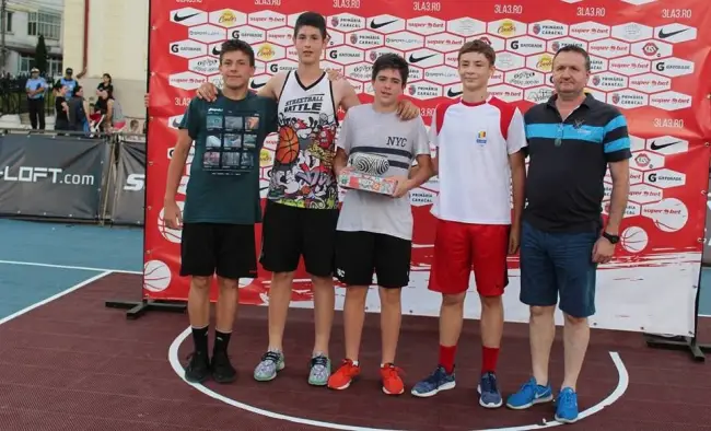 Foto Competiţia de baschet 3x3, organizată în premieră în municipiul Caracal, şi-a desemnat câştigătorii
