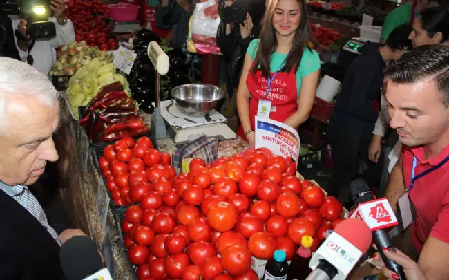 Foto FOTO. Ministrul Daea a vizitat pieţele din Slatina