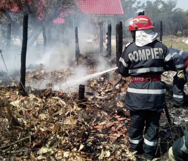 Foto FOTO. Incendiu în comuna Corbu, de la scânteile unui flex