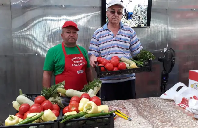 Foto FOTO. Programul social „coşul pensionarului”. Primele legume şi fructe gratuite au ajuns la 21 de pensionari