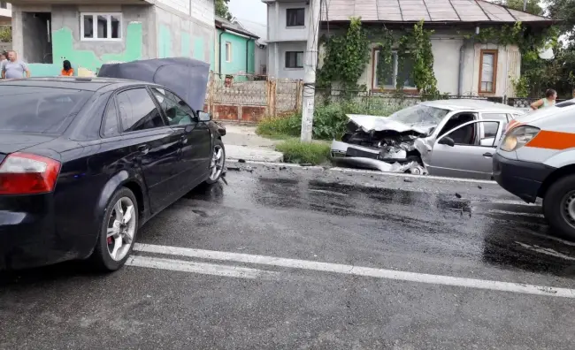 Foto Accident la ieşirea din Balş, spre Craiova. Şase victime implicate, cinci transportate la UPU Slatina. Traficul este blocat