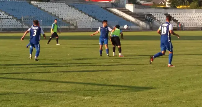 Foto CSM Slatina-Unirea Bascov, scor 0-1, într-un amical în care Verdeș a trimis pe teren juniorii Under 19