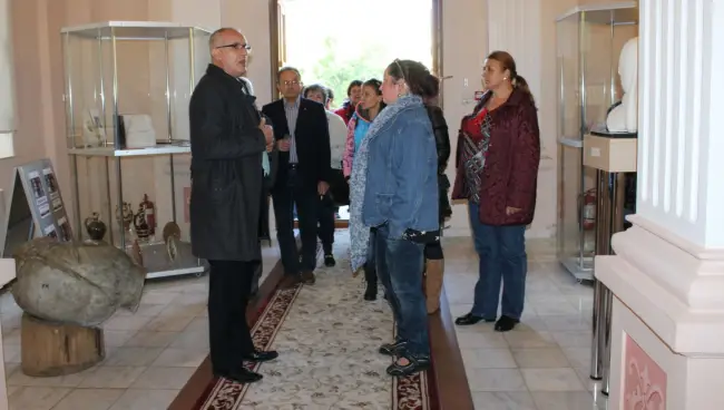 Foto FOTO. Etnici români din Bulgaria, vizită în judeţul Olt, prin programul Ministerului Românilor de Pretutindeni, „Descoperă şi cunoaşte România”