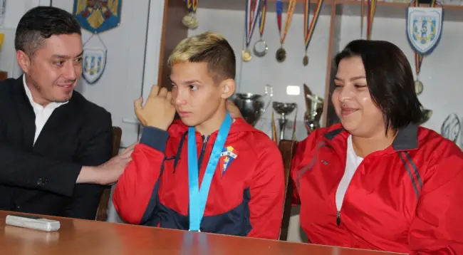 Foto FOTO. Lacrimi de bucurie pentru pugilista de la CSM Slatina, Alexandra Gheorghe. „Sunt înconjurată de oameni care mă susţin”