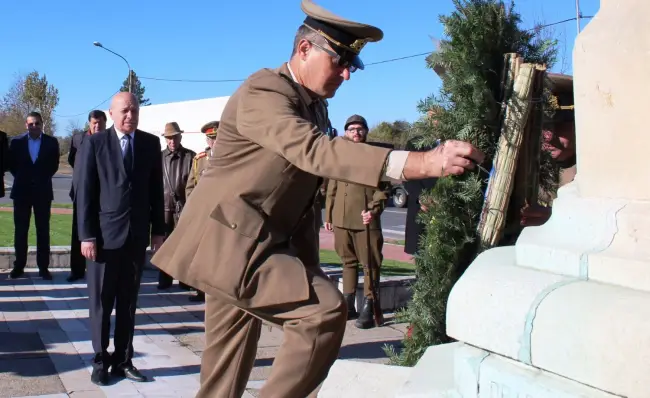 Foto FOTO. Ziua Armatei a fost marcată la statuia Ecaterinei Teodoroiu de la intrarea în Slatina