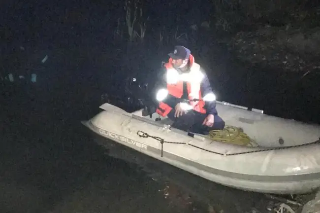 Foto VIDEO&FOTO. Bărbatul înecat în râul Olt, găsit de scafandri după trei ore de căutări