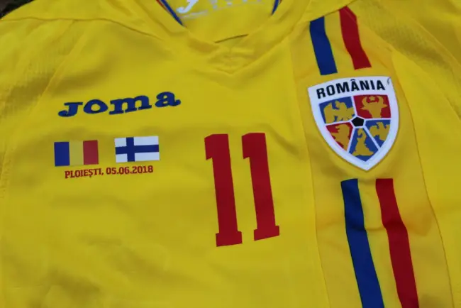 Foto Fii tu câştigătorul tricoului purtat de internaţionalul român, Nicuşor Bancu, în meciul cu Finlanda!