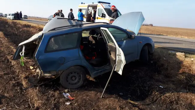 Foto FOTO&VIDEO. Doi răniți într-un accident, la Radomirești