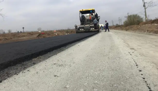 Foto  FOTO&VIDEO. Start la asfaltare pe noua centură ocolitoare a Caracalului