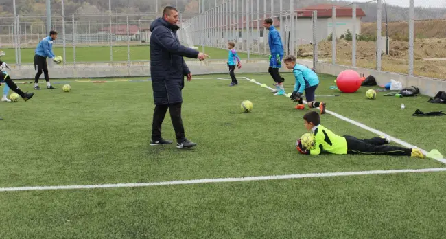 Foto FOTO&VIDEO. Metode inedite de lucru pentru juniorii de la CSM Slatina. Sportivii au parte de o tehnică specială pentru a obţine performanţă