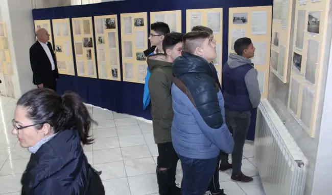 Foto FOTO. Expoziţie la Prefectura Olt, prin care este redat calvarul trăit de populaţia judeţului în anii Războiului 