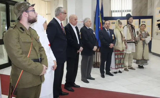 Foto FOTO. Expoziţie la Prefectura Olt, prin care este redat calvarul trăit de populaţia judeţului în anii Războiului 