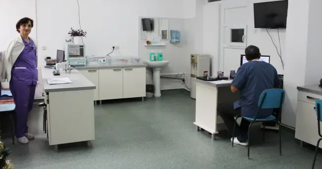 Foto Laboratorul de analize medicale din cadrul spitalului slătinean concurează cu succes clinicile private. Peste 100.000 de probe sunt analizate lunar