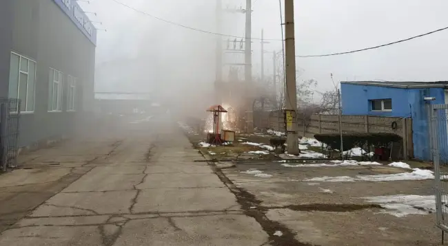 Foto FOTO&VIDEO. Zona Cireaşov din Slatina, fără energie electrică după ce un transformator stradal a luat foc