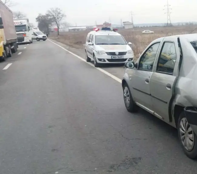 Foto UPDATE. Traficul rutier, reluat în Balş, dar se desfăşoară cu dificultate 