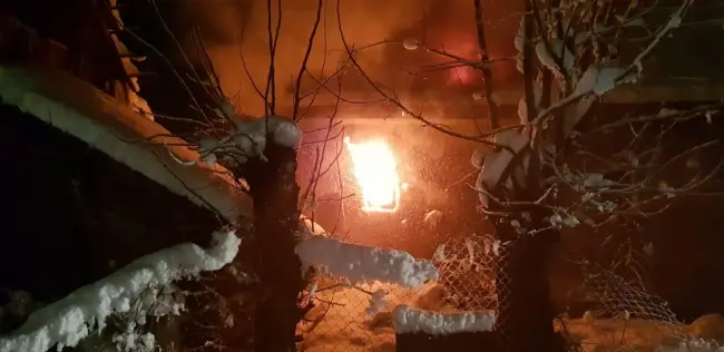 Foto FOTO&VIDEO. Incendiu de proporţii la o casă din comuna Movileni