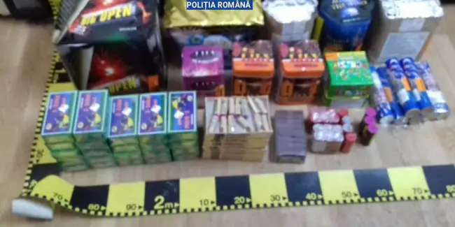 Foto Peste o mie de kilograme de petarde au fost confiscate de poliţiştii olteni, la final de an 