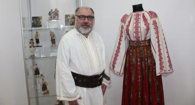 Foto FOTO. Expoziţie inedită la Muzeul Judeţean Olt. Sute de păpuşi în costume tradiţionale din toate zonele ţării