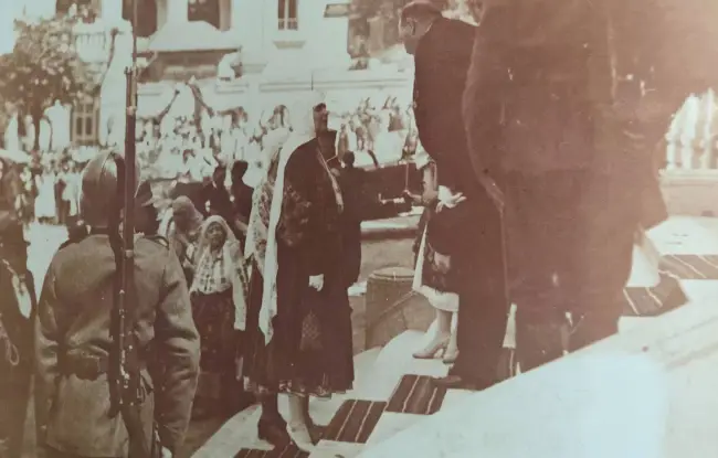 Foto PERSONALITĂŢI ISTORICE, LA SLATINA. Regina Maria, prezentă la dezvelirea statuii Ecaterinei Teodoroiu 