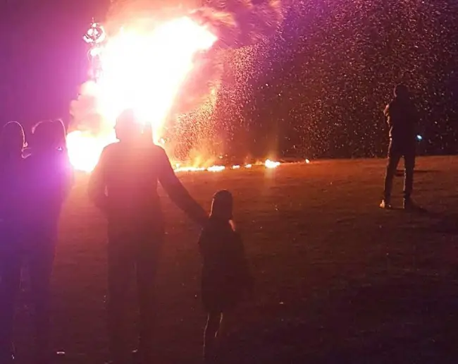 Foto FOTO. Lăsata Secului, marcată de tinerii din Ipoteşti prin focuri imense