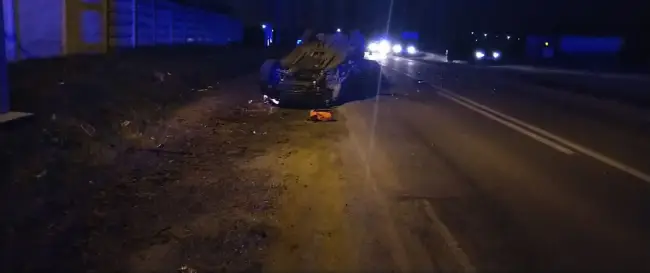 Foto FOTO& VIDEO. Un șofer băut s-a răsturnat cu mașina, în Caracal, încercând să fugă de poliție
