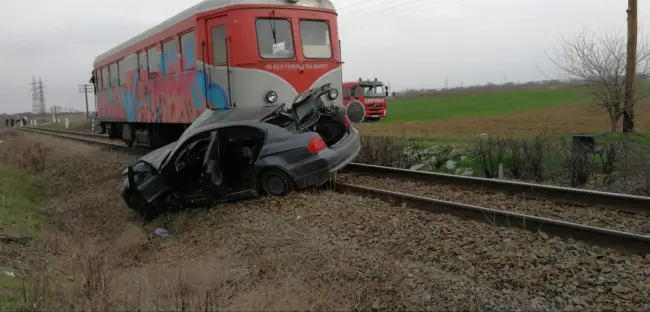 Foto VIDEO. Accident feroviar în judeţul Olt. Un bărbat a murit 