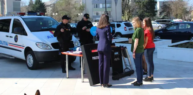 Foto FOTO. Peste o sută de poliţişti olteni, avansaţi în grad de Ziua Poliţiei