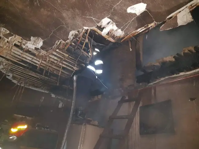 Foto FOTO&VIDEO. Incendiu la Văleni. O locuinţă a fost distrusă de flăcări