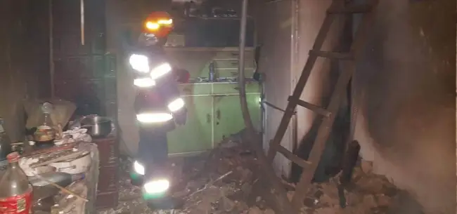 Foto FOTO&VIDEO. Incendiu la Văleni. O locuinţă a fost distrusă de flăcări