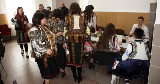 Foto Un oltean câştigă premiul I la un festival de încondeiere a ouălor din Bucovina