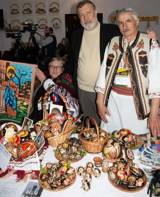 Foto Un oltean câştigă premiul I la un festival de încondeiere a ouălor din Bucovina
