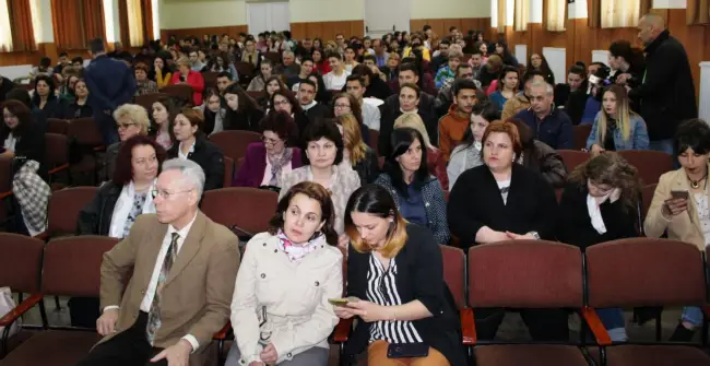Foto Elevii care vor să plece în străinătate, consiliaţi la Slatina, în cadrul unei campanii a Ministerului pentru Românii de Pretutindeni