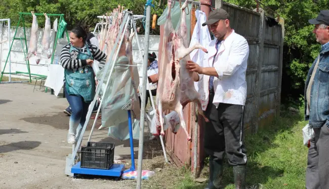 Foto FOTO. Mielul, mai ieftin la ciobani decât în supermarket. Cât economisesc oltenii dacă vor cumpăra din târguri