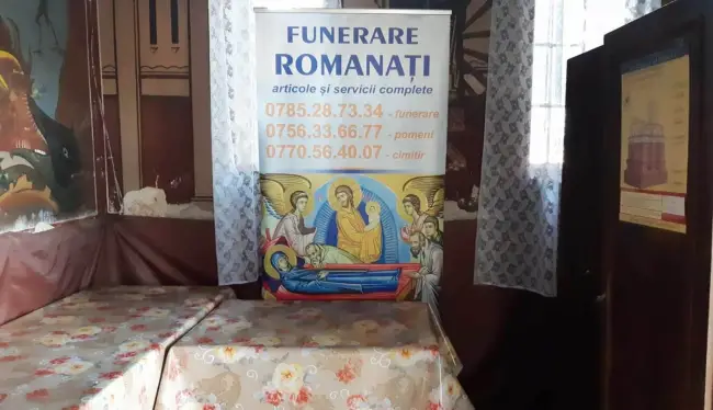 Foto FOTO. Firma de pompe funebre a Episcopiei, reclamă în bisericile din Slatina şi împrejurimi