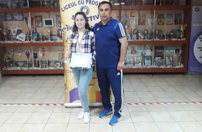 Foto O elevă de la LPS Slatina, Bianca Dăbuleanu, medalie de argint la Olimpiada de Pregătire Sportivă Teoretică    