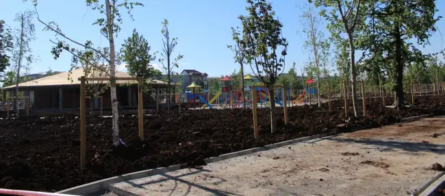 Foto FOTO. Au fost instalate locurile de joacă, în noul parc de la fosta unitate militară din Slatina