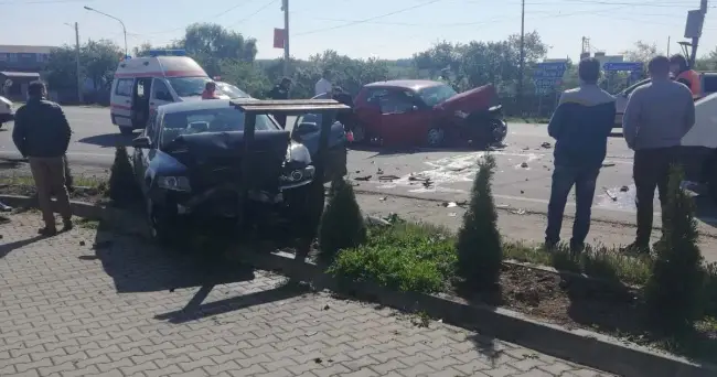 Foto FOTO. Grav accident, la Scorniceşti. Două persoane au ajuns la spital