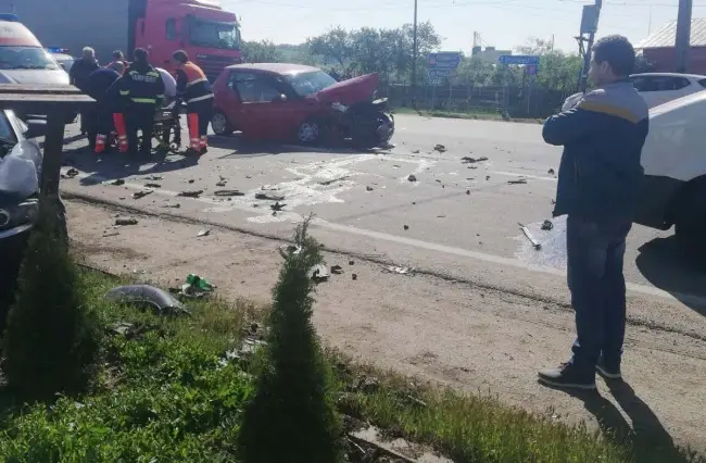 Foto FOTO. Grav accident, la Scorniceşti. Două persoane au ajuns la spital