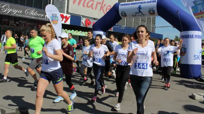 Foto FOTO. „Crosul Primăverii Slatina-5k”, parcurs in 15 minute. Peste 250 de concurenți au luat startul competiției dedicate iubitorilor de mișcare