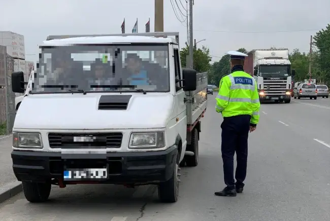 Foto  FOTO. Acţiune de amploare a poliţiştilor în rândul transportatorilor de persoane şi mărfuri