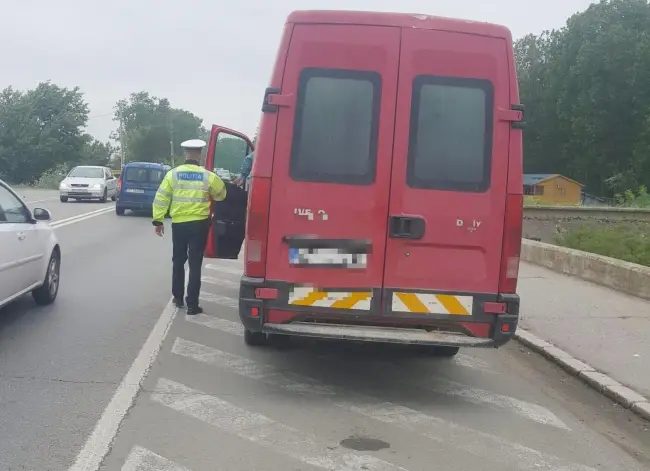 Foto  FOTO. Acţiune de amploare a poliţiştilor în rândul transportatorilor de persoane şi mărfuri