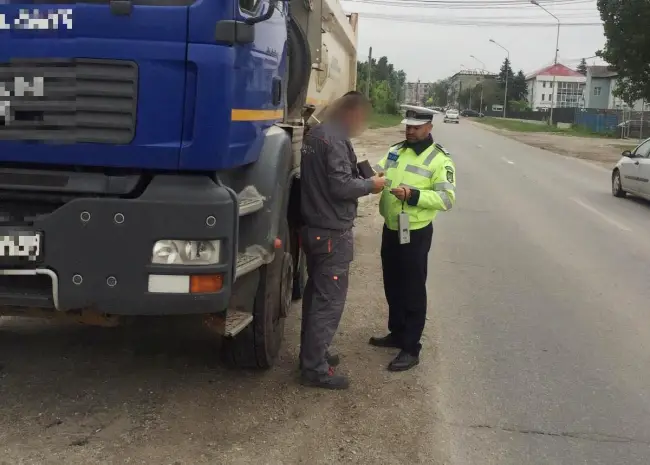 Foto  FOTO. Acţiune de amploare a poliţiştilor în rândul transportatorilor de persoane şi mărfuri