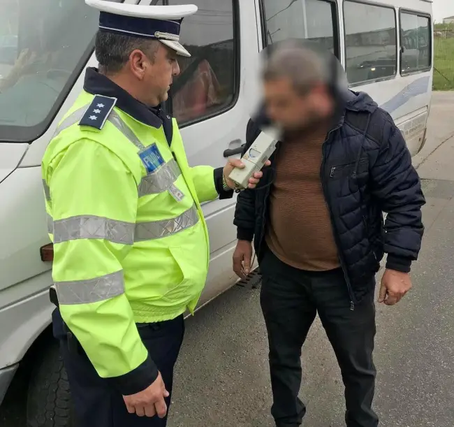 Foto  FOTO. Acţiune de amploare a poliţiştilor în rândul transportatorilor de persoane şi mărfuri